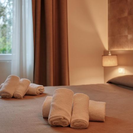 Hotel Palazzo Del Garda & Spa 데센자노델가르다 외부 사진