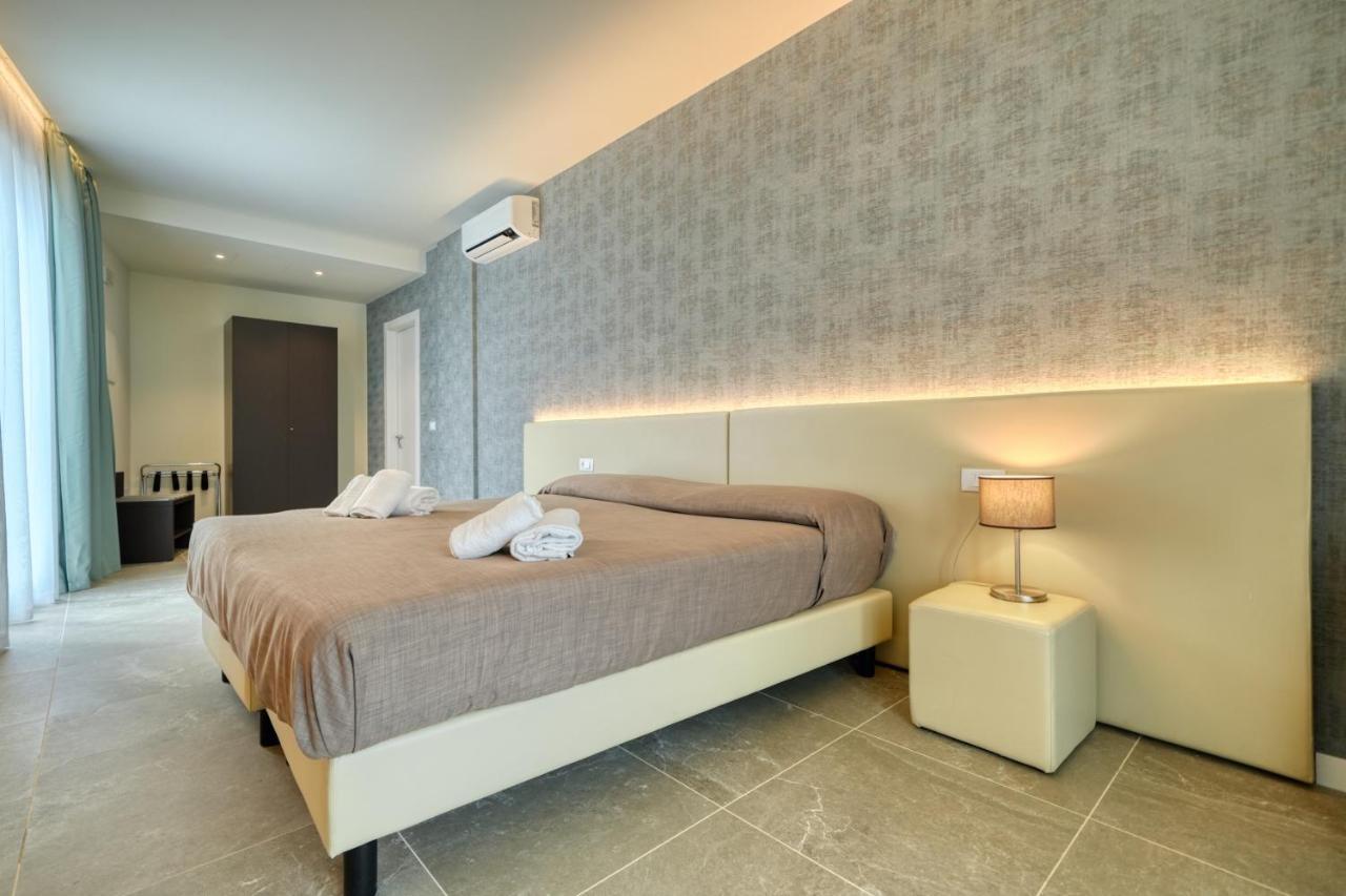 Hotel Palazzo Del Garda & Spa 데센자노델가르다 외부 사진