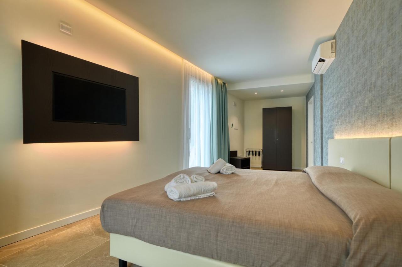 Hotel Palazzo Del Garda & Spa 데센자노델가르다 외부 사진