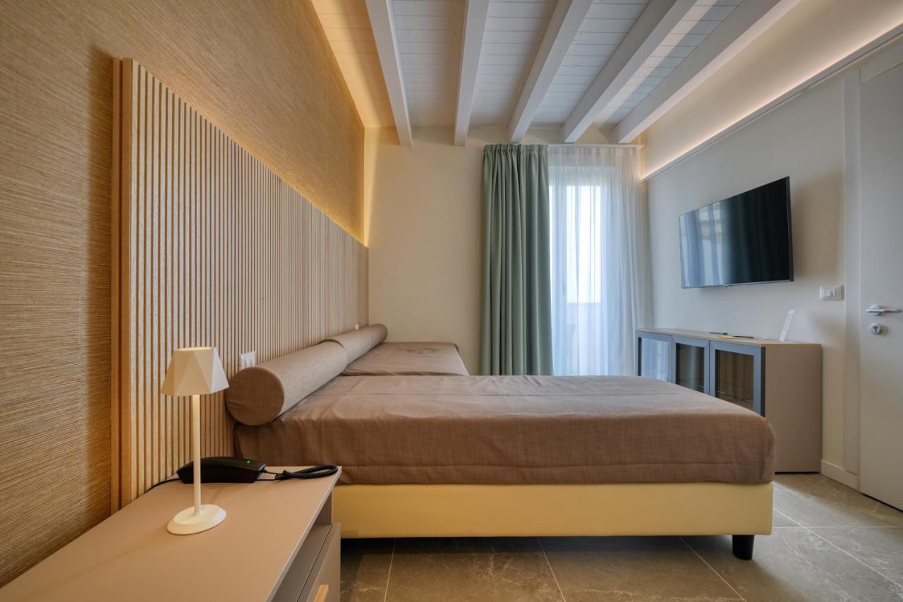 Hotel Palazzo Del Garda & Spa 데센자노델가르다 외부 사진