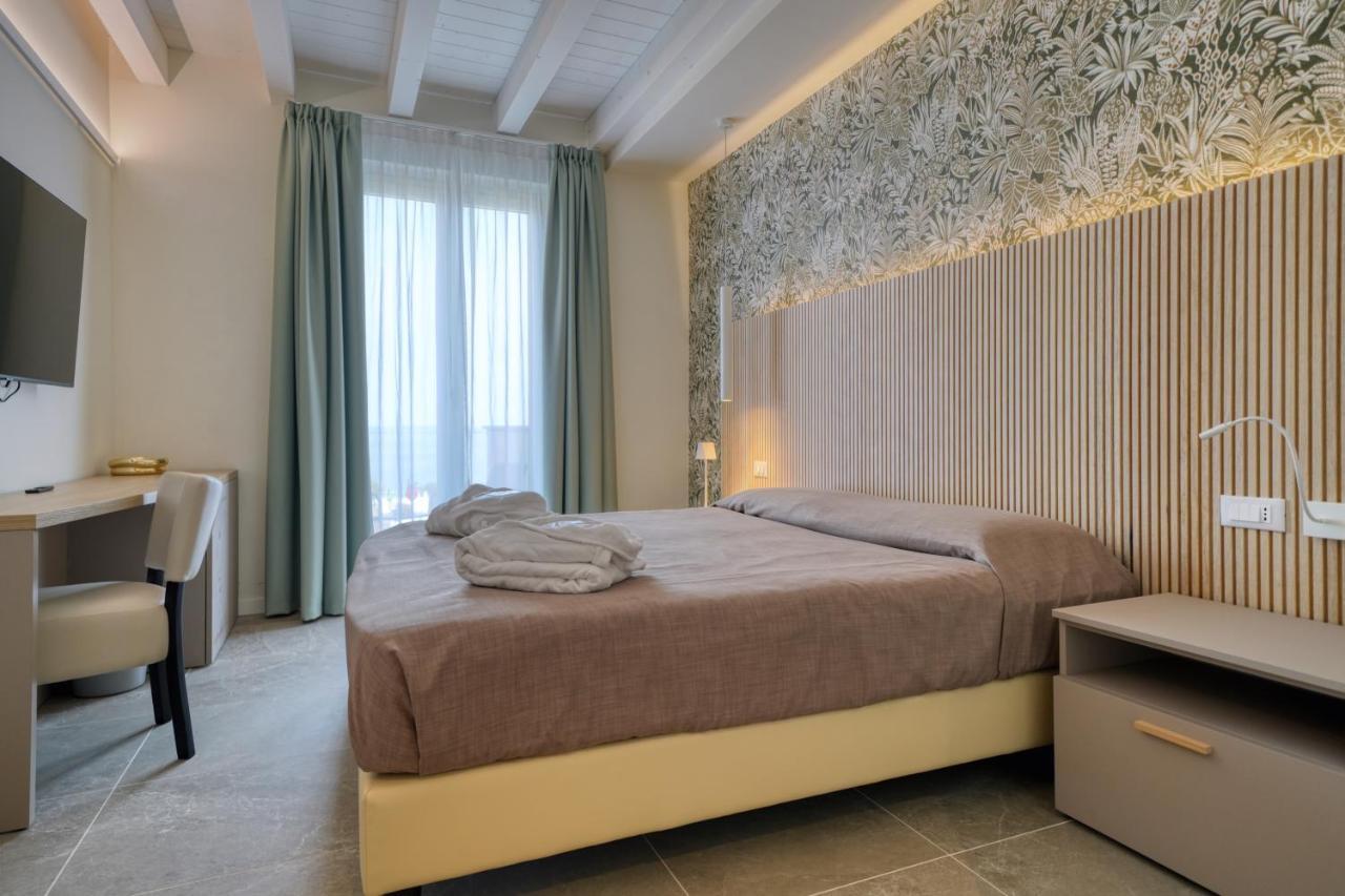 Hotel Palazzo Del Garda & Spa 데센자노델가르다 외부 사진