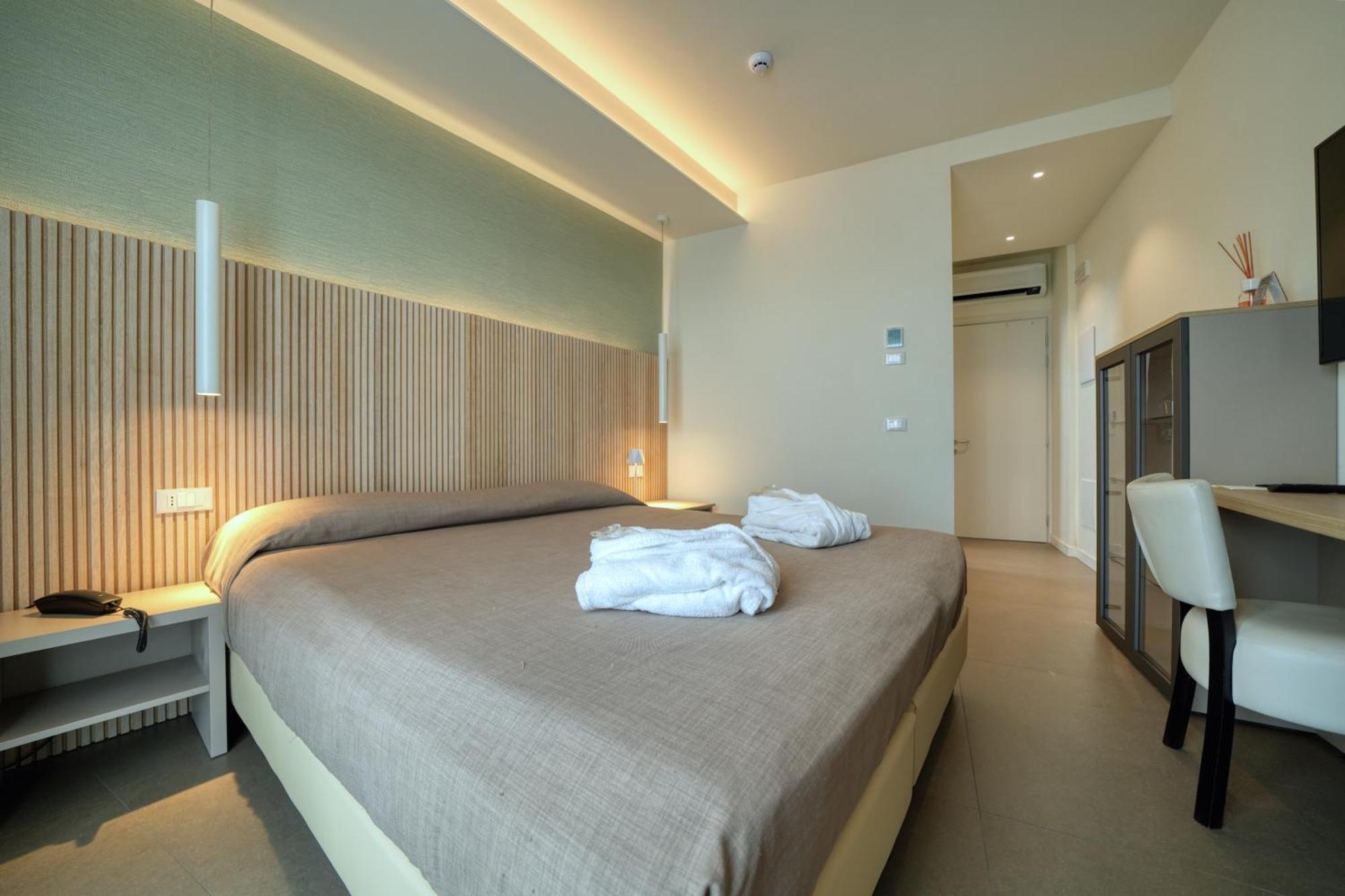 Hotel Palazzo Del Garda & Spa 데센자노델가르다 외부 사진