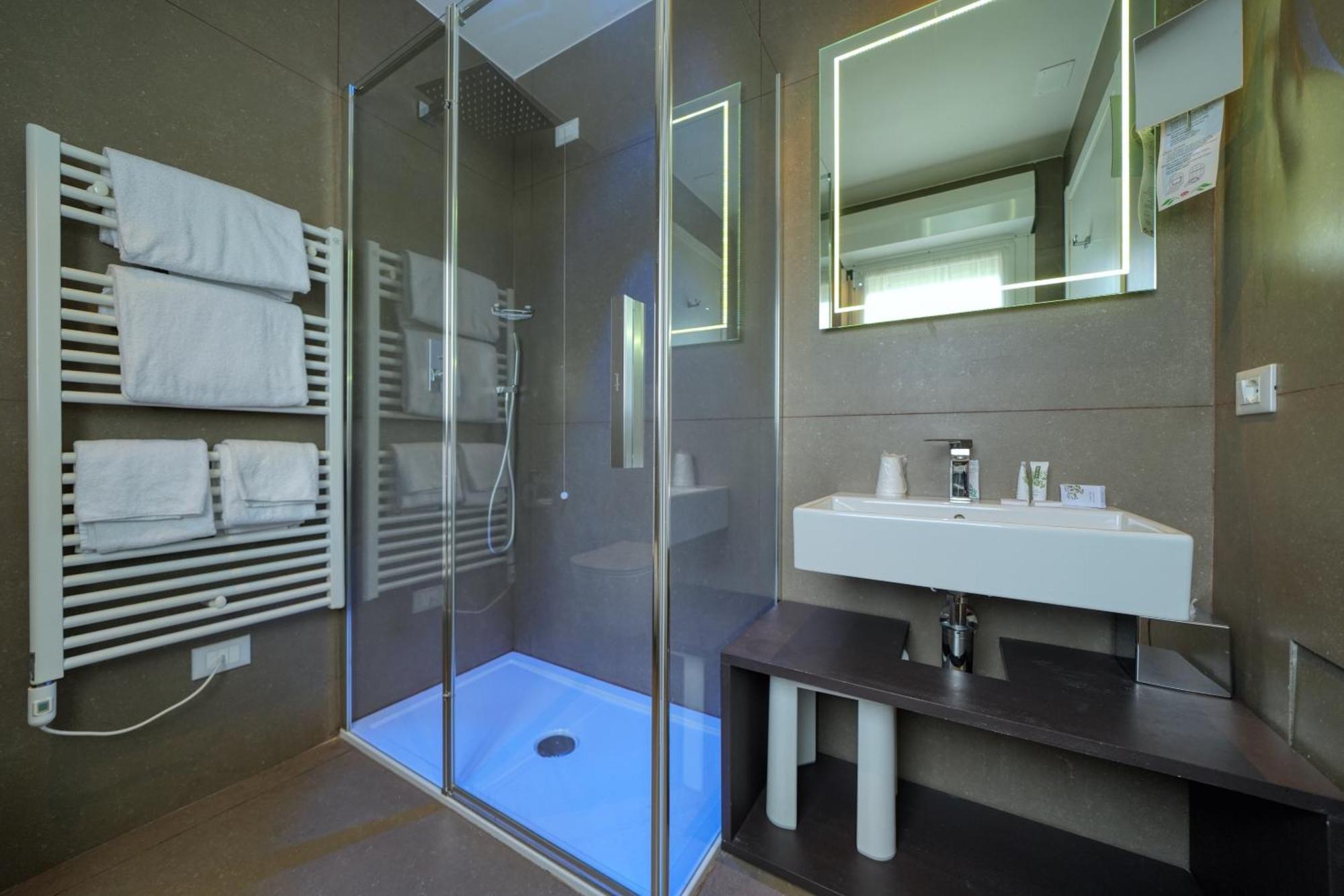 Hotel Palazzo Del Garda & Spa 데센자노델가르다 외부 사진