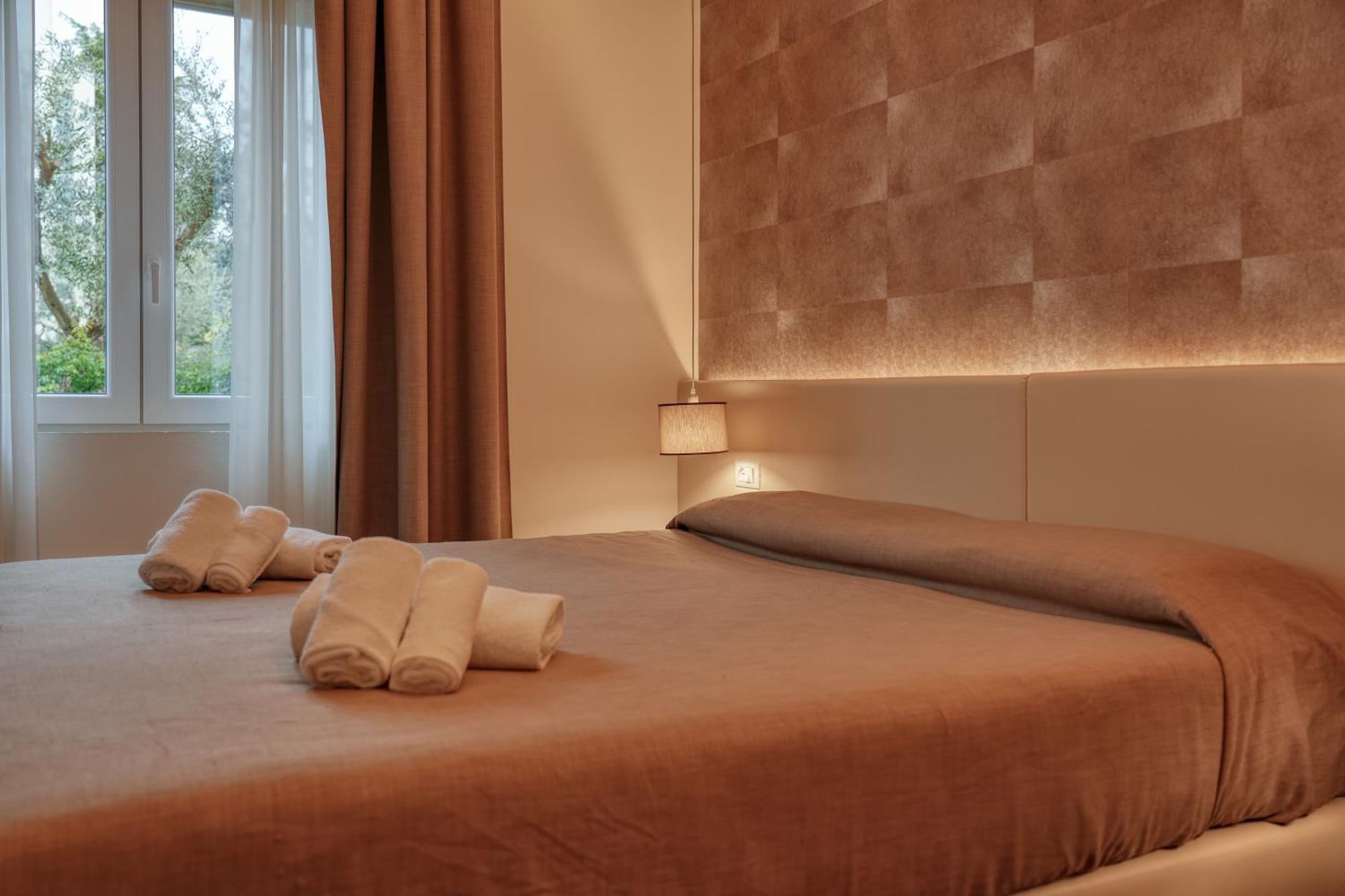 Hotel Palazzo Del Garda & Spa 데센자노델가르다 외부 사진