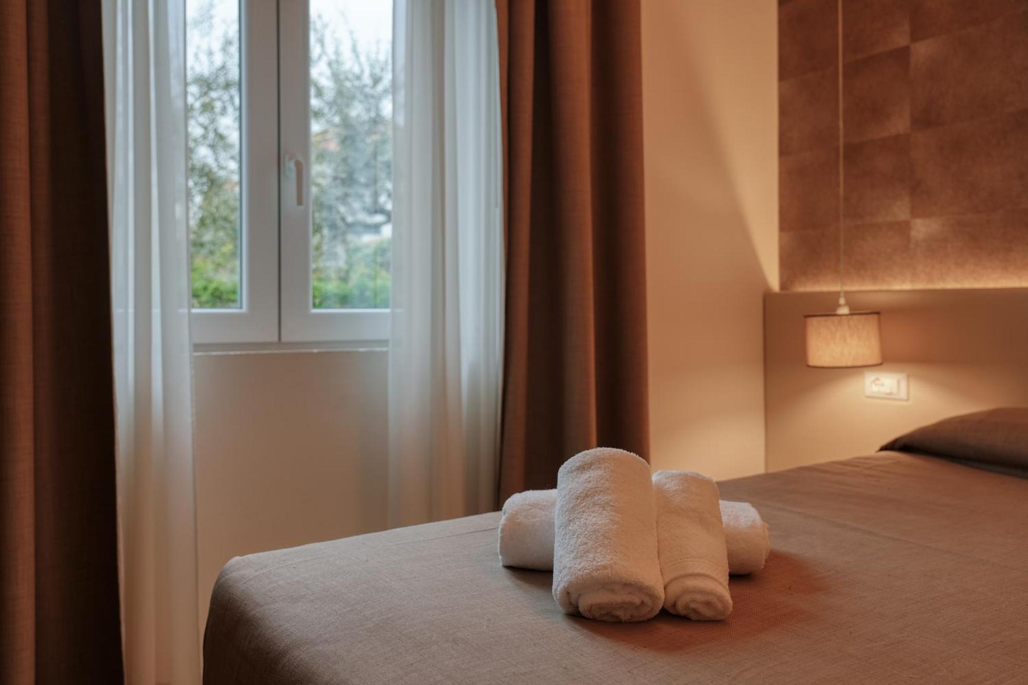 Hotel Palazzo Del Garda & Spa 데센자노델가르다 외부 사진