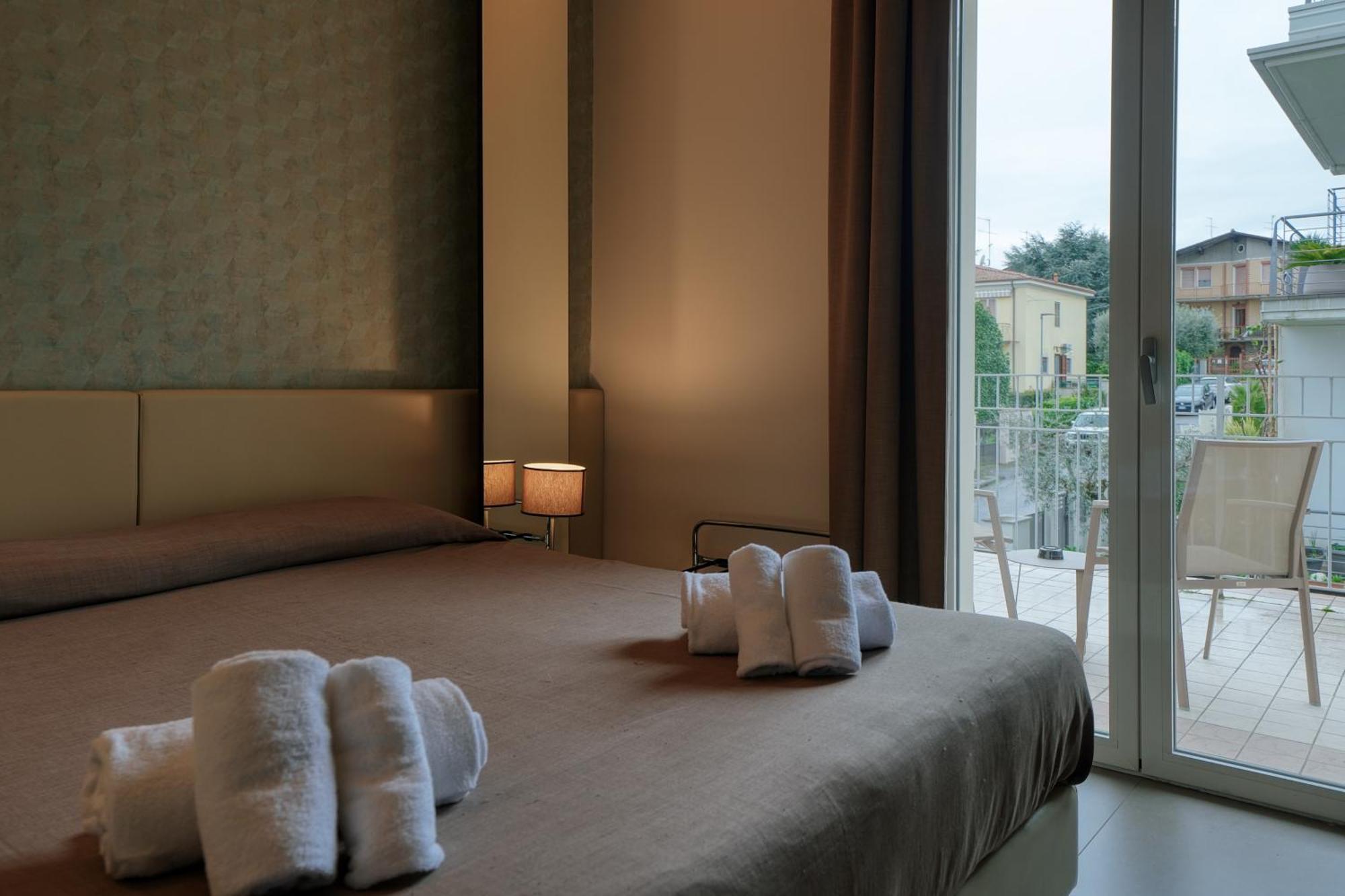 Hotel Palazzo Del Garda & Spa 데센자노델가르다 외부 사진