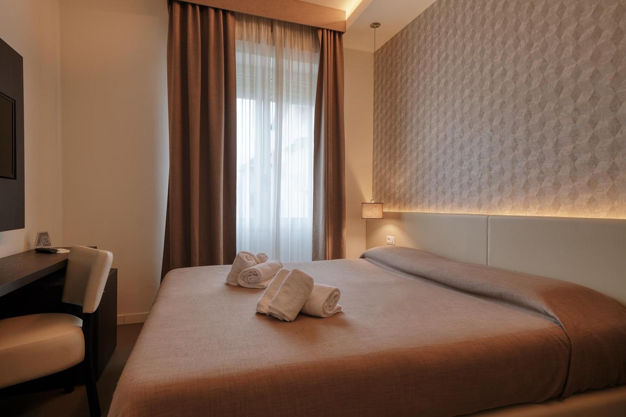 Hotel Palazzo Del Garda & Spa 데센자노델가르다 외부 사진