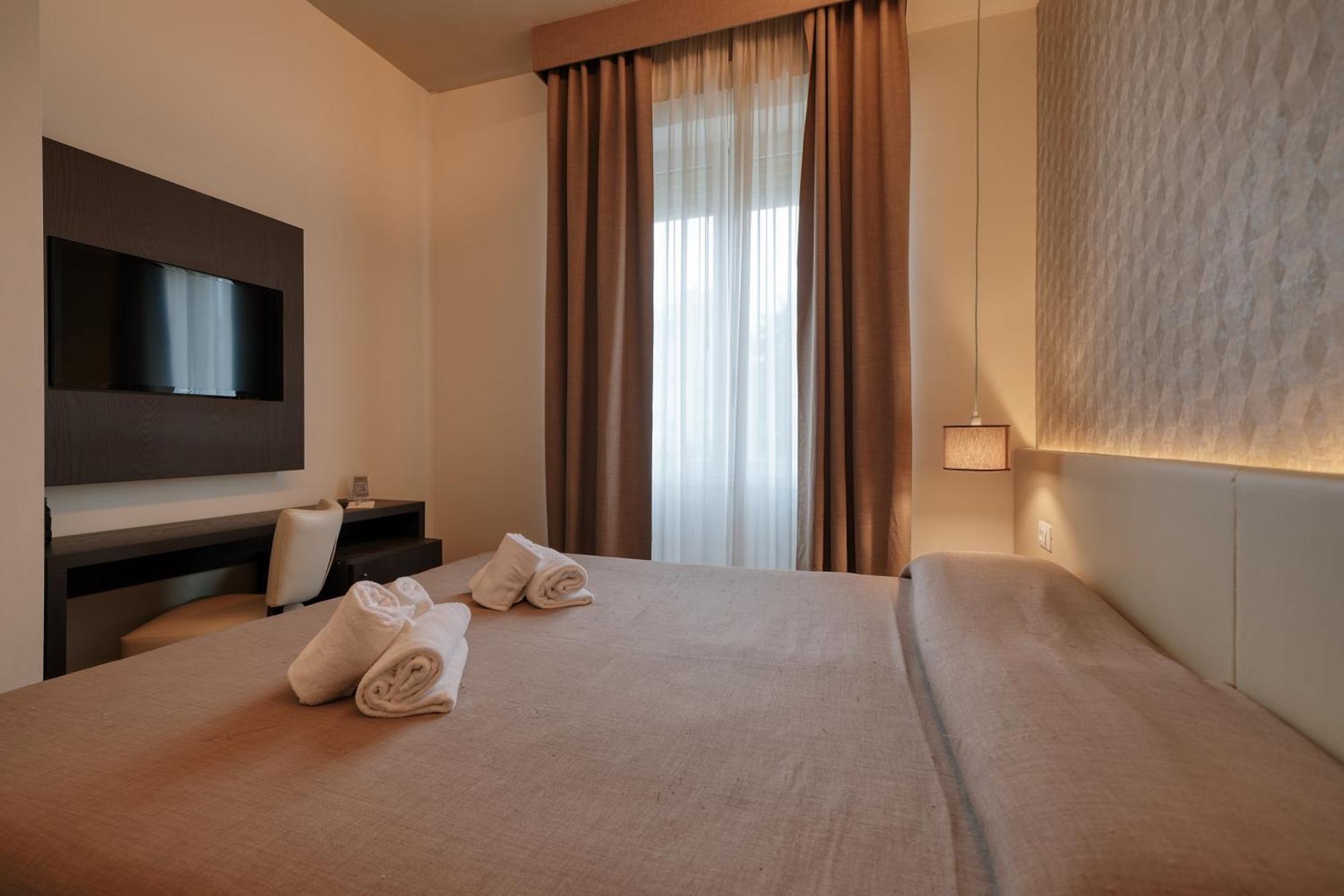 Hotel Palazzo Del Garda & Spa 데센자노델가르다 외부 사진