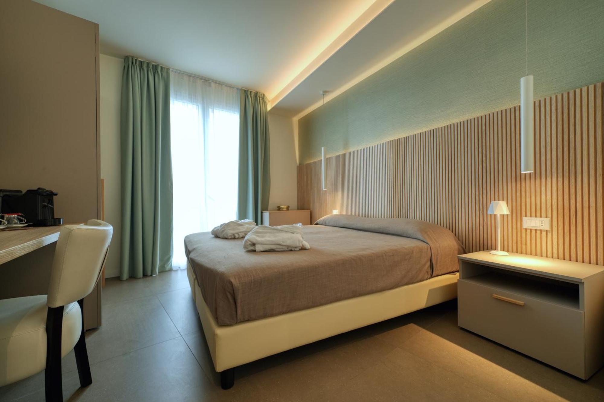 Hotel Palazzo Del Garda & Spa 데센자노델가르다 외부 사진