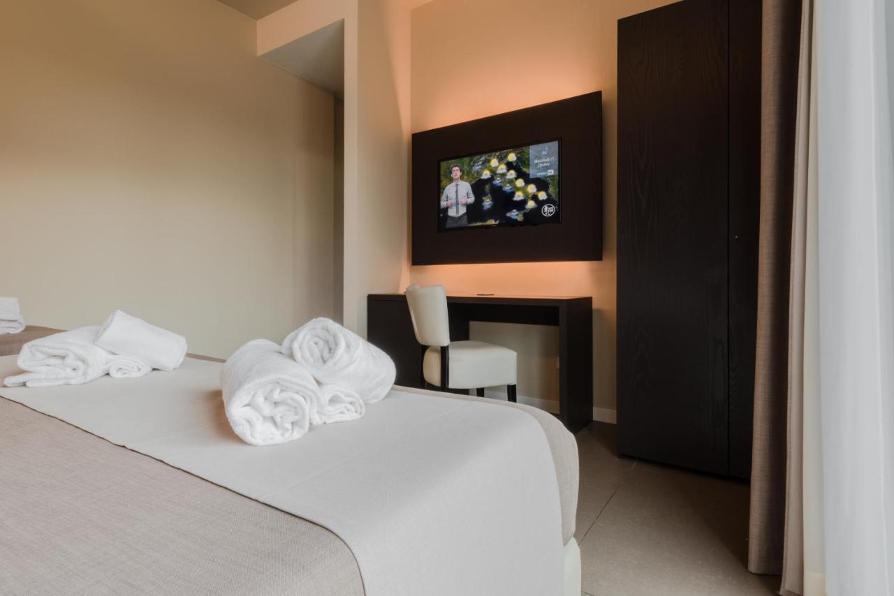 Hotel Palazzo Del Garda & Spa 데센자노델가르다 외부 사진