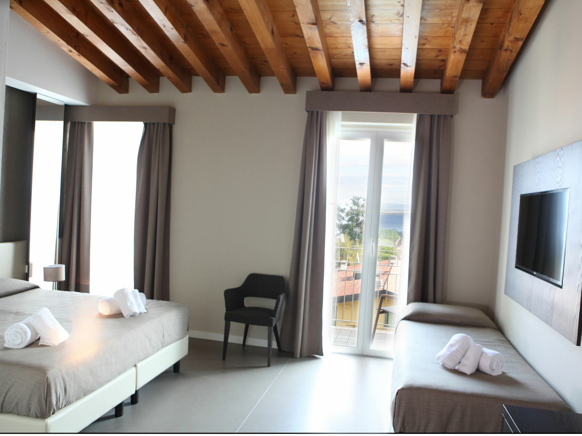 Hotel Palazzo Del Garda & Spa 데센자노델가르다 외부 사진
