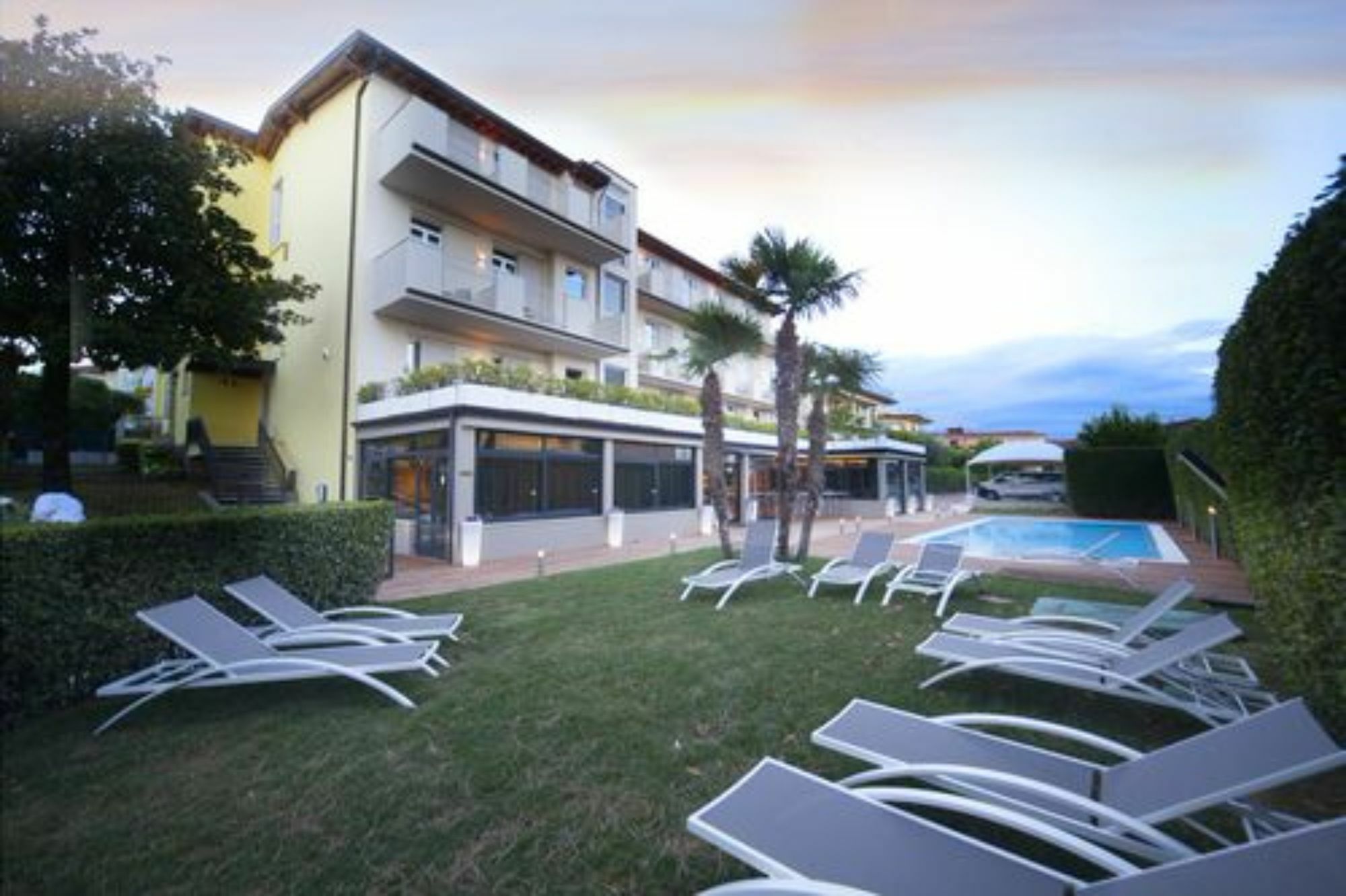 Hotel Palazzo Del Garda & Spa 데센자노델가르다 외부 사진