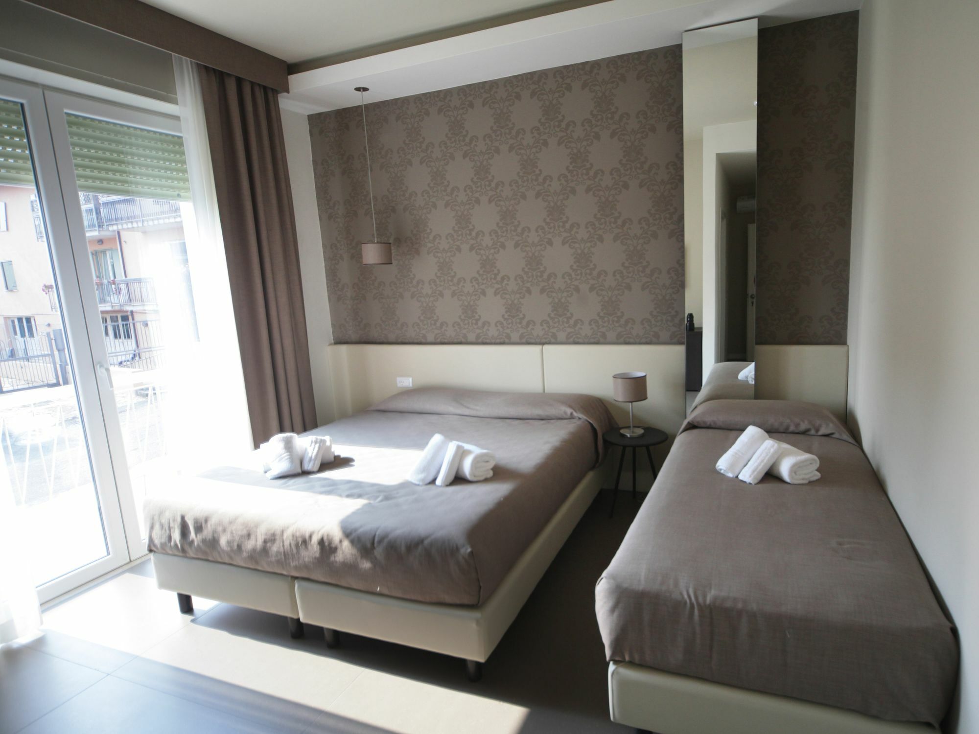Hotel Palazzo Del Garda & Spa 데센자노델가르다 외부 사진